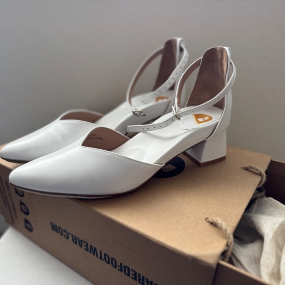 White Leather Low Heel Bared Footwear Quelea Pointed Toe Shoes V-Vamp - Picture 4 of 8